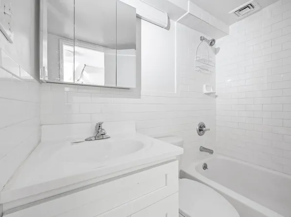 88 Fulton Street image 6 of 11