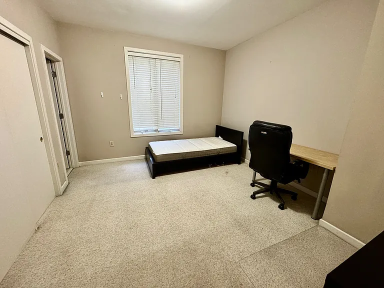 401 10th St NW #D211 — Photo 11