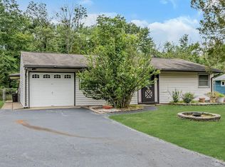 39 Stillwell Rd, Kendall Park, NJ 08824