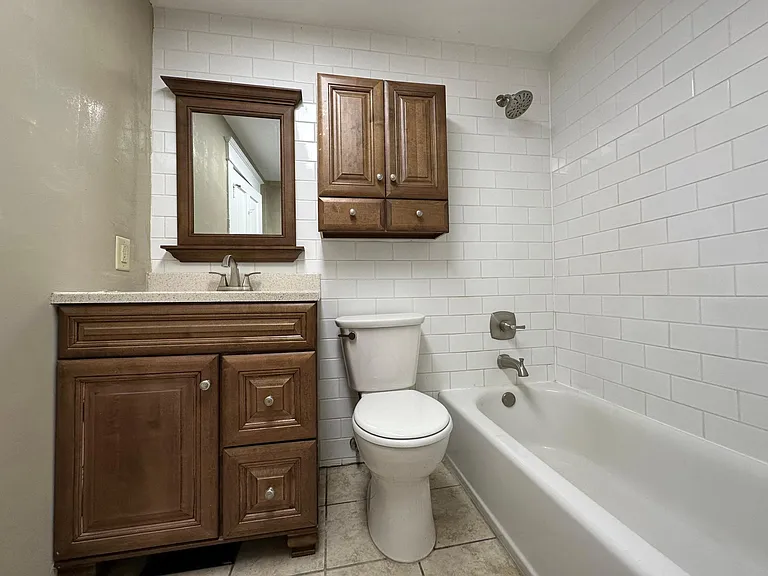 317 E 8th St #B — Photo 20