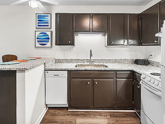 Model-Kitchen-02-Wilmington-Commons-Wilmington-NC