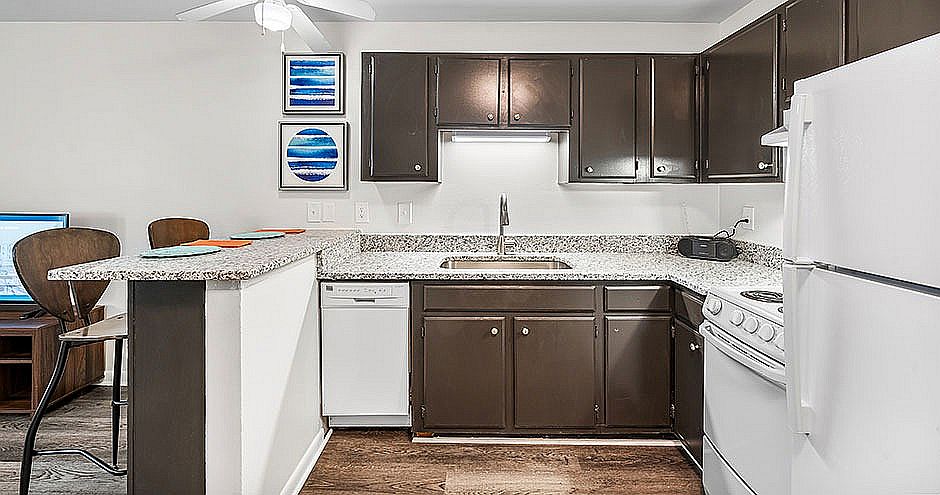 Model-Kitchen-02-Wilmington-Commons-Wilmington-NC