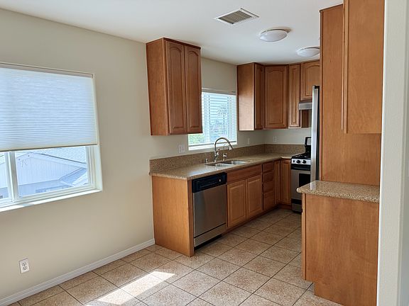 3rd image of 196 College Dr Unit 1A
