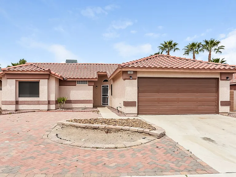 504 Stonehurst Dr — Photo 1