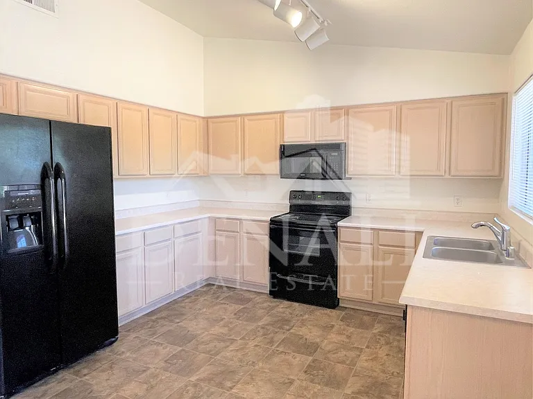 16001 N 50th Ave — Photo 9