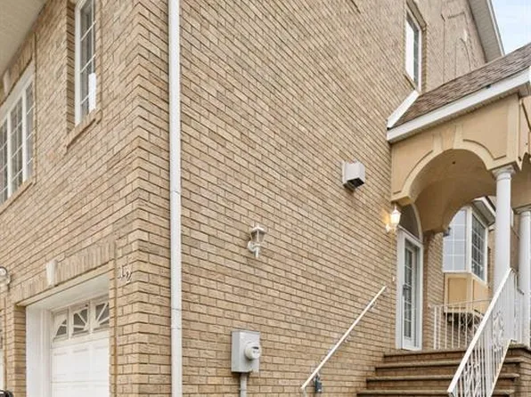 12 Liberty Ct, Secaucus, NJ 07094