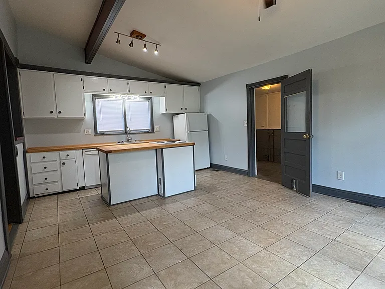 3270 Bell St — Photo 22
