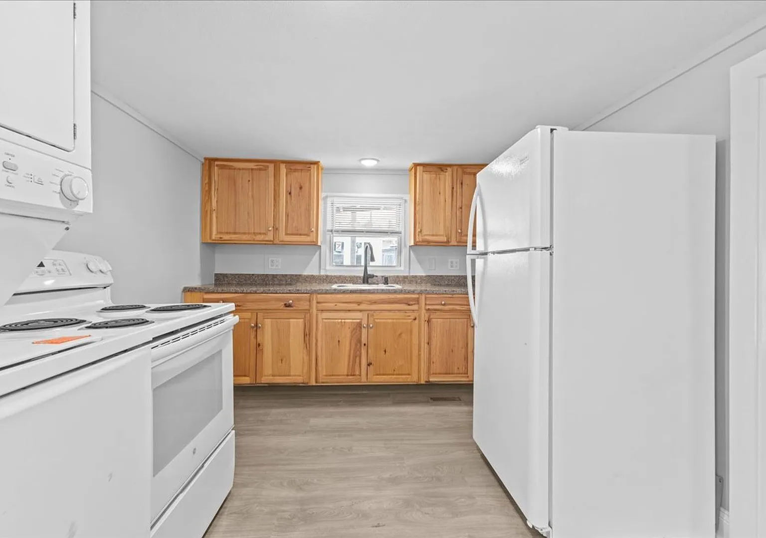 Newly Renovated 3 bedroom home in Burlington — Photo 1