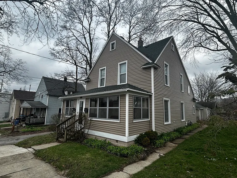 344 Houseman Ave NE #2 — Photo 2