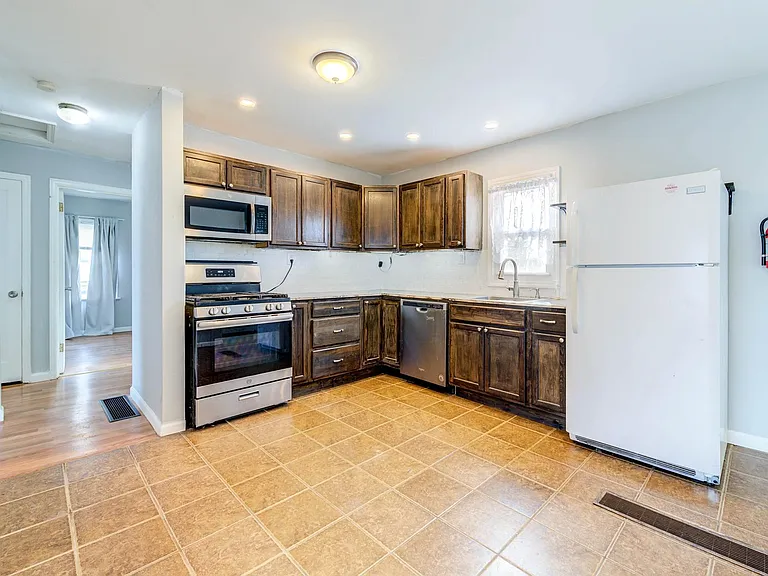 9708 Margo Ann Ln — Photo 12