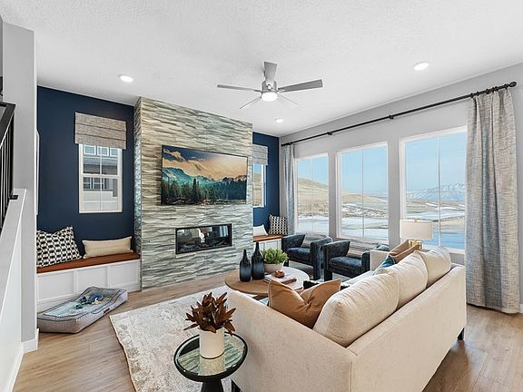 The Egret - Family Room