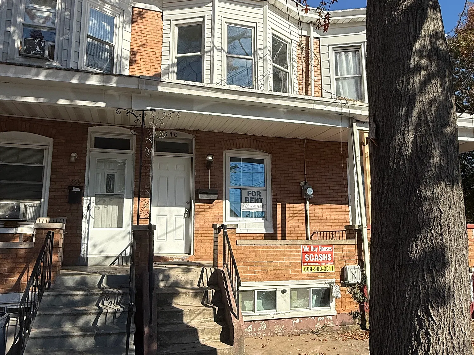 3 bed, 918 sqft, $2,000 — Photo 1
