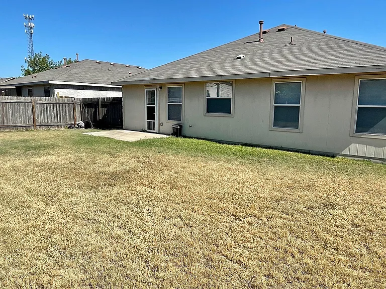 112 Cowboy Cv — Photo 32