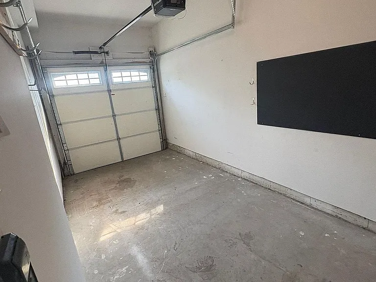 10.5 Dufferin St #16 — Photo 25