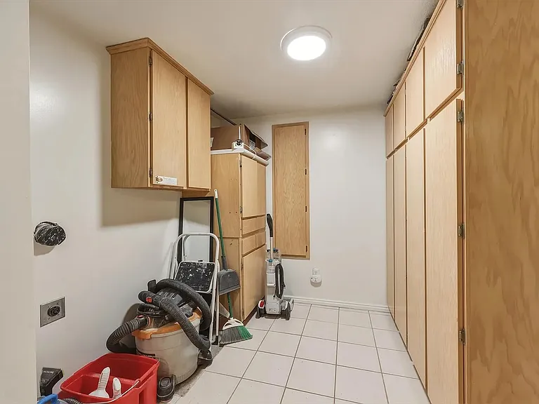 502 N Main St — Photo 21