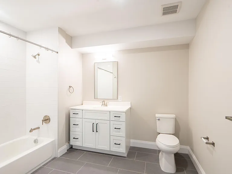 1600 54th St #208 — Photo 7