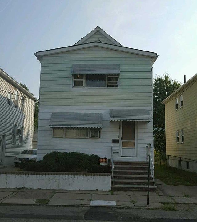 2nd image of 209 Hayward Pl
