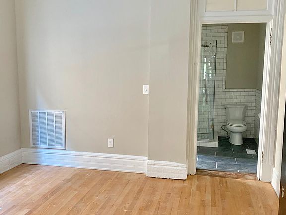 5th image of 2404 E Clay St #1
