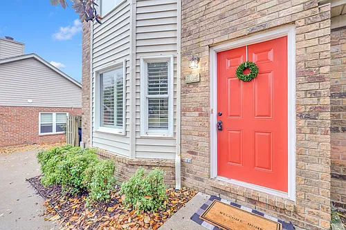 304 Hillside Ct Photo 1
