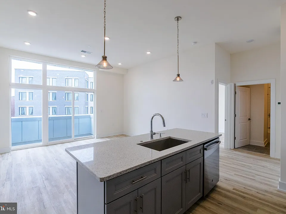 1129 Germantown Ave #4C