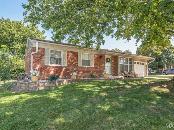 3200 Denton Ln, Saint Charles, MO 63301