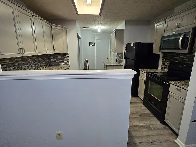 5152 Stanhope Ln — Photo 4