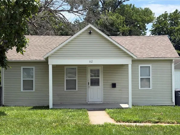 112 S Taylor St, Pleasant Hill, MO 64080