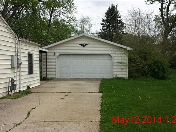 3rd image of 2119 Lewis Dr