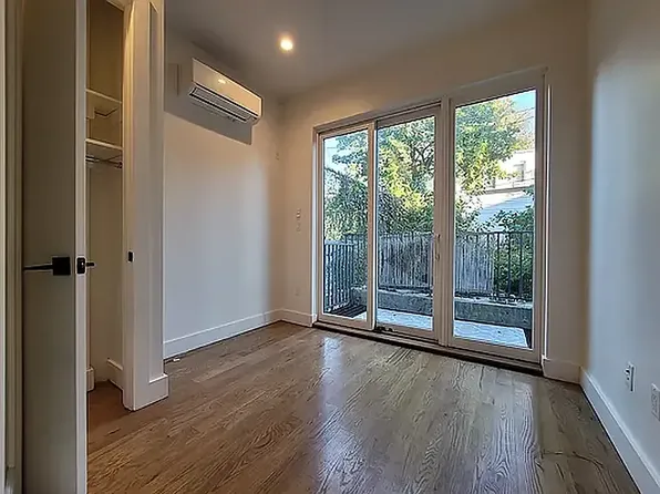 1520 Putnam Avenue image 8 of 12