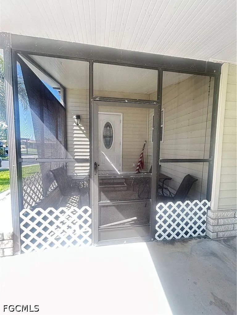 2 bed, 2.0 bath, 816 sqft, $1,400 — Photo 3