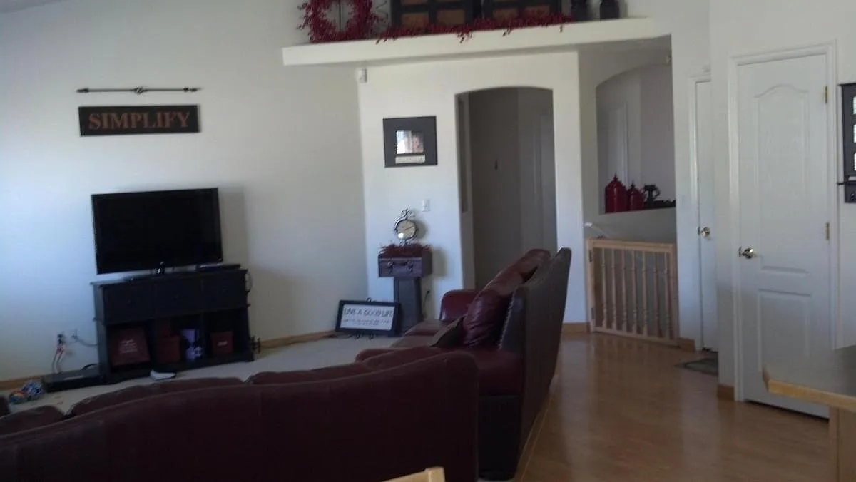4 bed, 1890 sqft, $2,175 — Photo 2