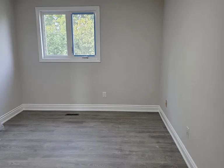 420 Winfield Ter #UPPER FLOOR — Photo 6