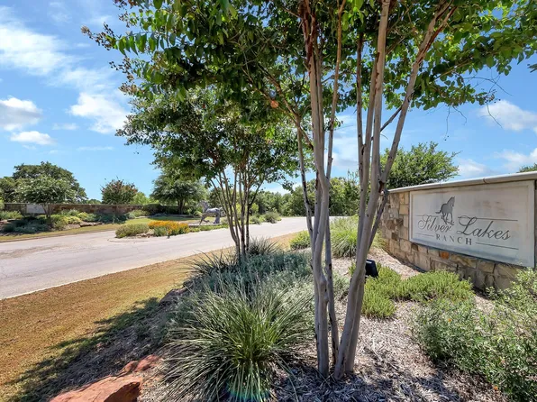 584 Lakeway Dr, Bowie, TX 76230