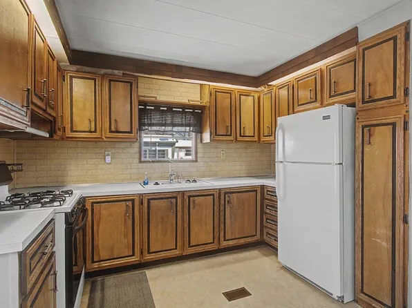 83 Camels Hump Avenue, Colchester, VT 05446