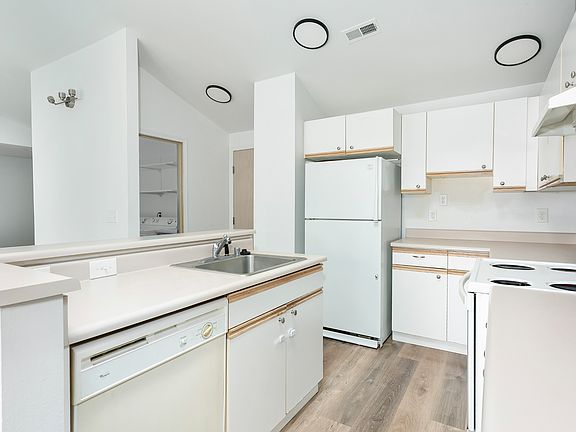 4th image of 12707 119th Street Ct E #1
