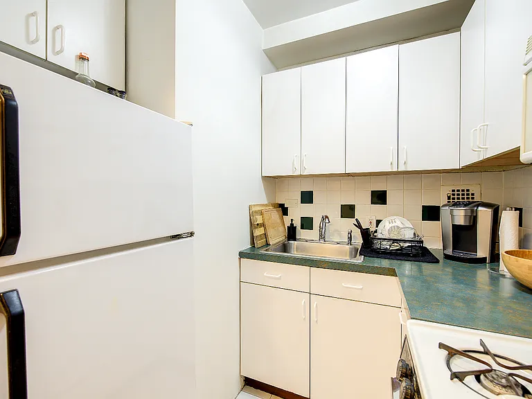 135 E 54th St #6C — Photo 8