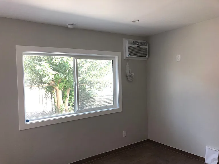 11818 S Main St — Photo 15