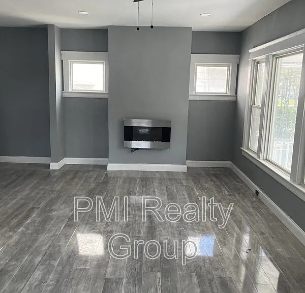 12203 Castlewood Ave — Photo 4