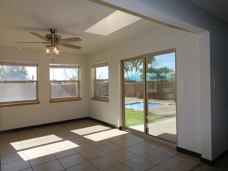 508 Las Marias Dr SE — Photo 11