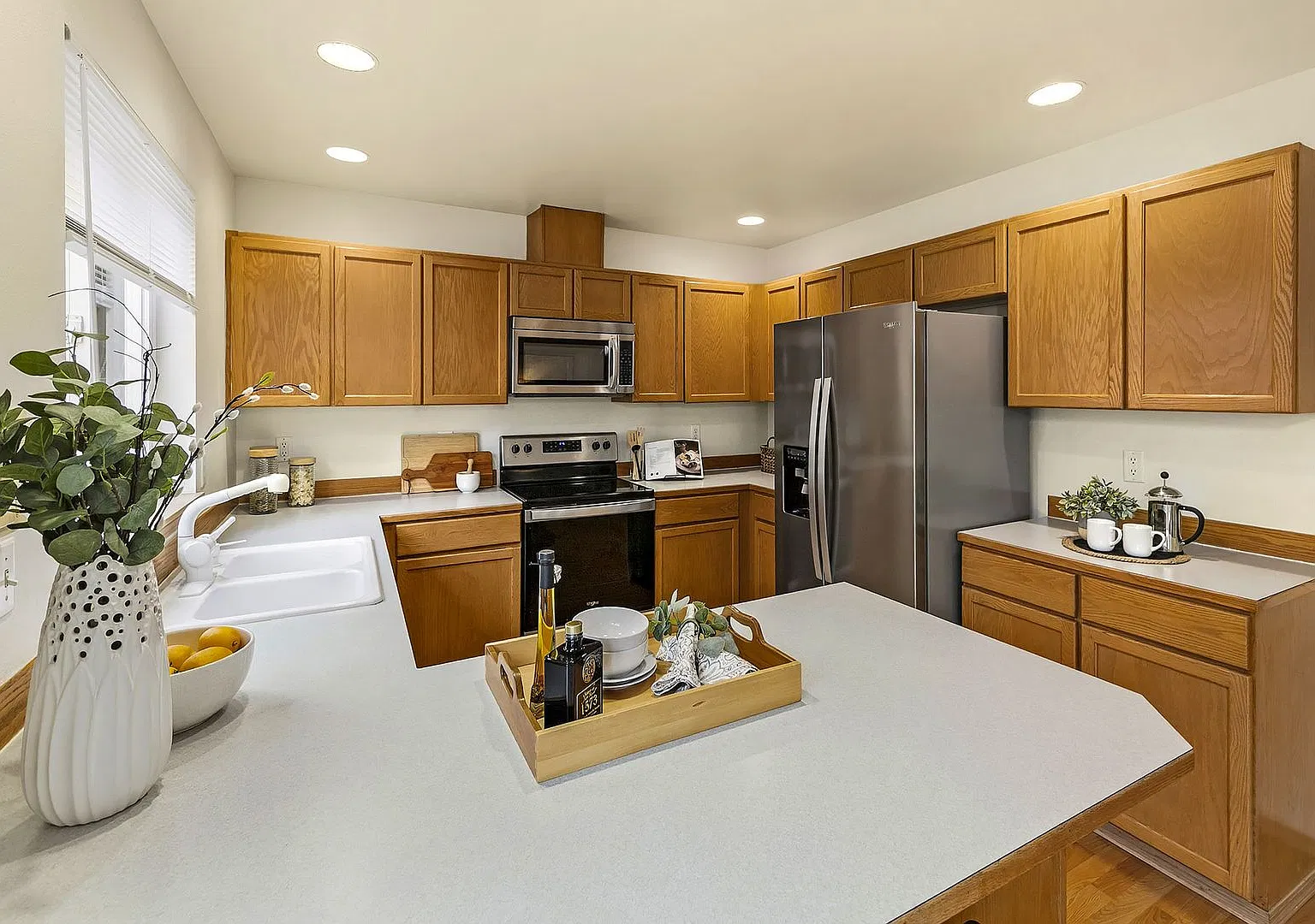 **Move-In Special** Beautiful 3bd/2.5bth home in Lake Stevens w/ Lake access!! — Photo 3