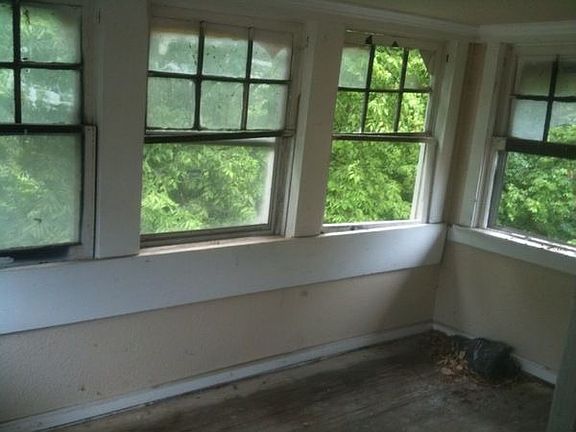 3rd image of 3811 Montgall Ave