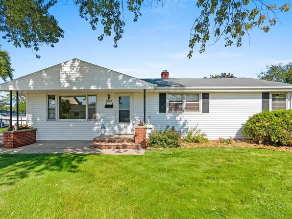 1073 Suburban Dr, De Pere, WI 54115