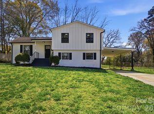 3545 Sargeant Dr, Charlotte, NC 28217