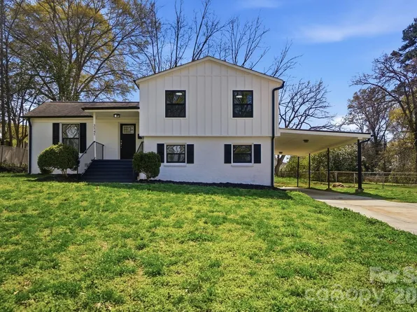 3545 Sargeant Dr, Charlotte, NC 28217