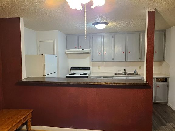 3rd image of 227 Lowery Dr #B