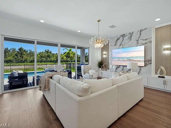 5th image of 2872 Bloomfield Way