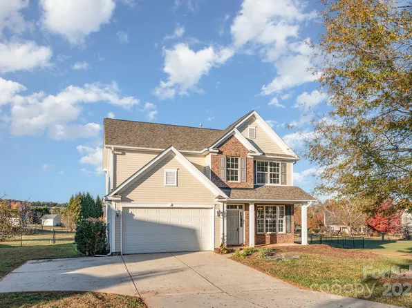 1457 Jc Raulston Ct, Hickory, NC 28602