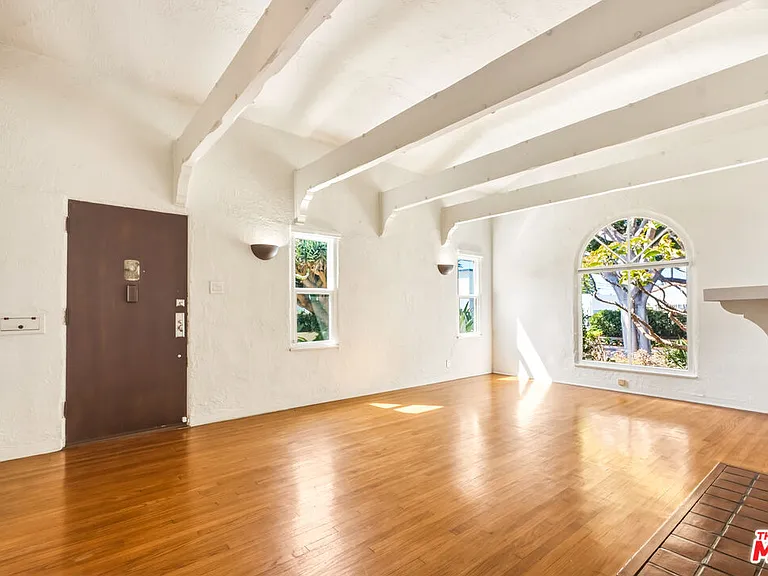 2613 Cloverfield Blvd — Photo 4