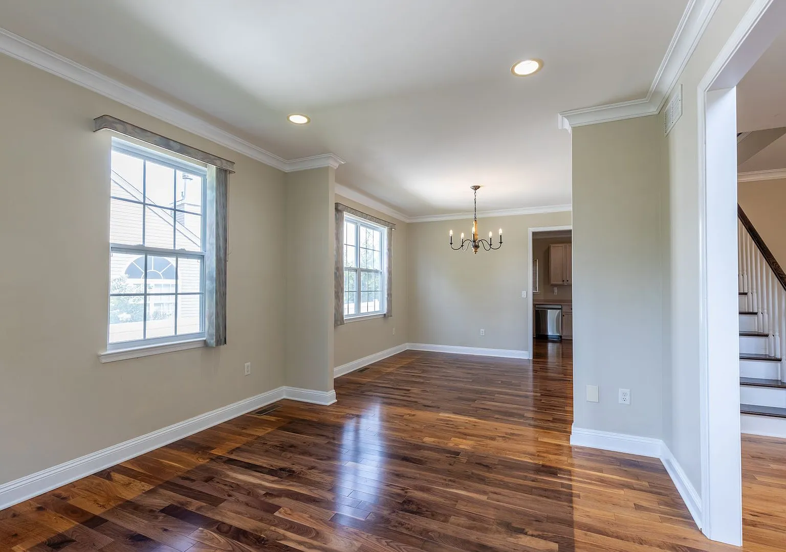 4 Beds 2.5 Baths — Photo 2