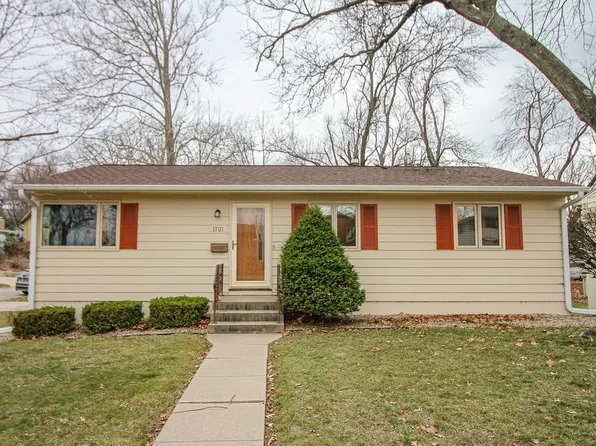 1701 Sierra Dr NE, Cedar Rapids, IA 52402